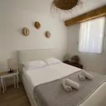 Charming Air-conditioned One-bedroom 150m From Cavaliere