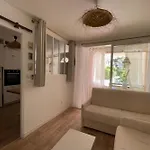 Apartment Charming Air-conditioned One-bedroom 150m From Cavaliere *