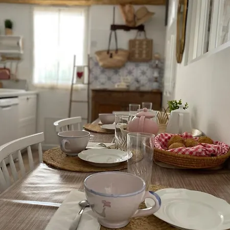Apartment Charming Air-conditioned One-bedroom 150m From Cavaliere *