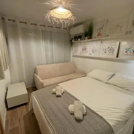 Apartment Charming Air-conditioned One-bedroom 150m From Cavaliere